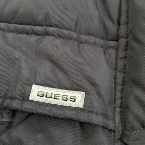 Guess black puffed women coat size medium preowned - Picture 4 of 9